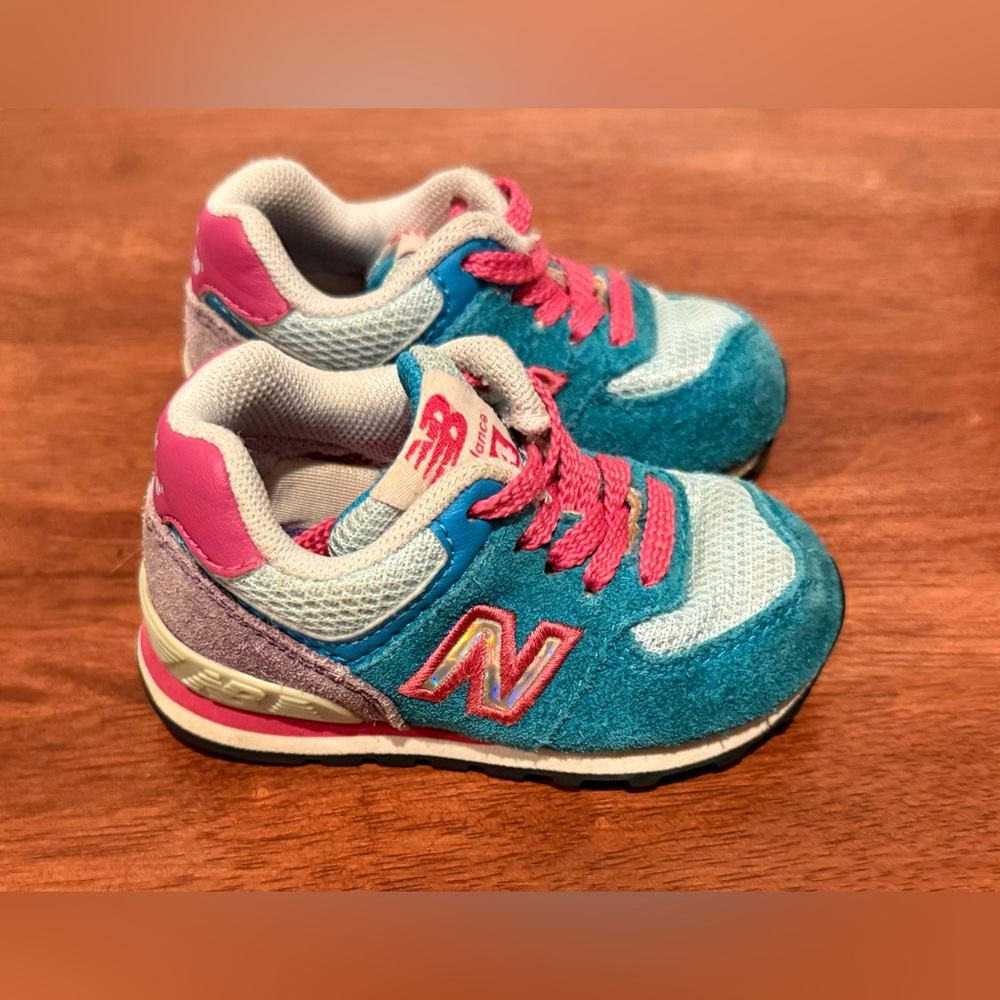 New Balance Girl's 574 V1 Lace Up Sneaker baby/toddler size 4